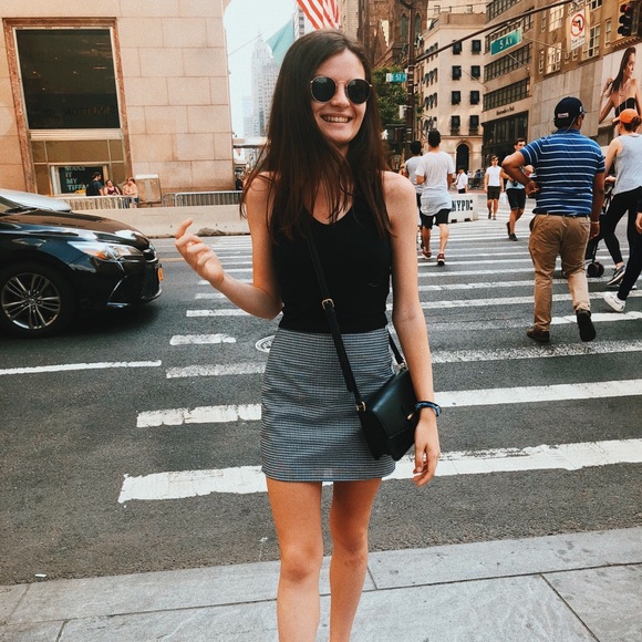 Meet your Posher, Caroline - Picture 1 of 1